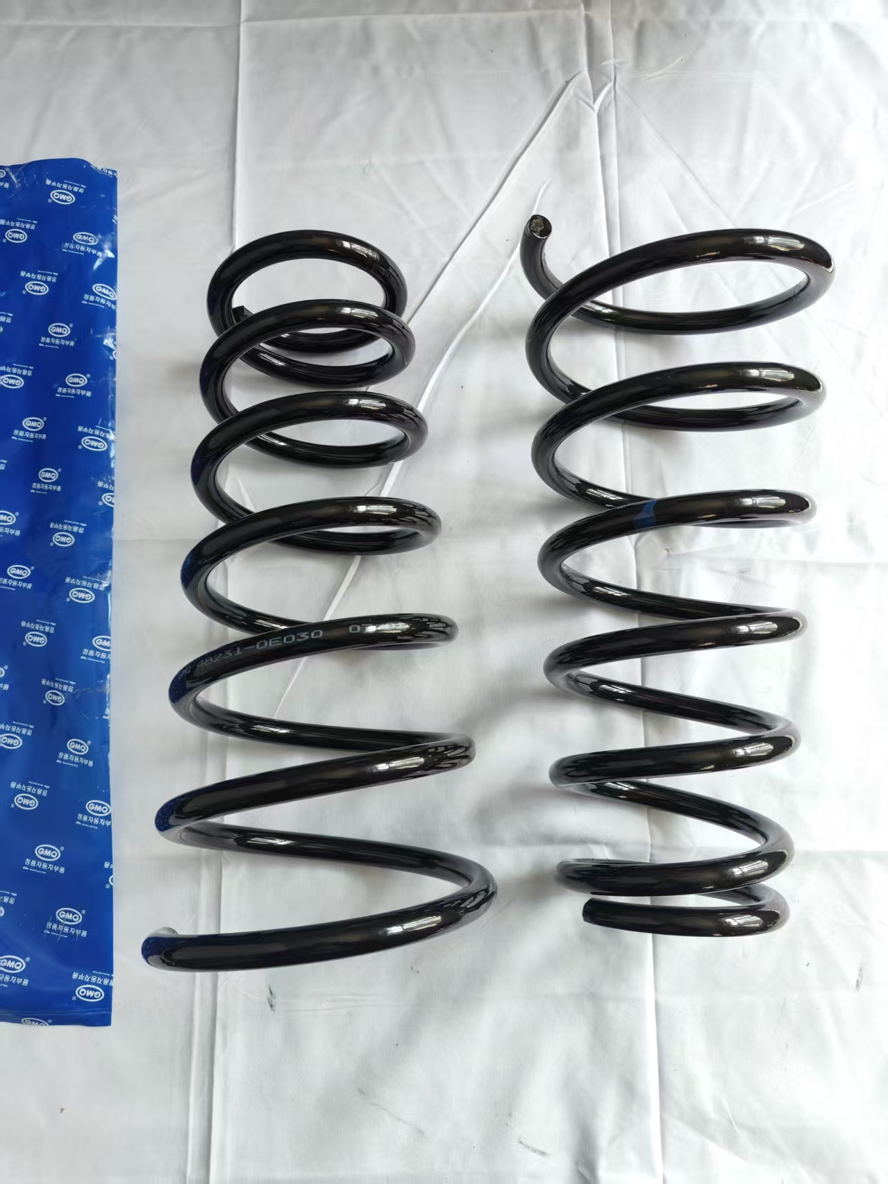 GMQ brand auto parts factory direct sales 48231-0E030 Rear Coil Spring for Lexus RX350 2010-2015 (2WD/FWD)