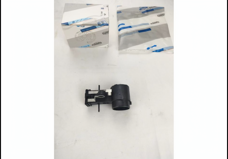 GMQ Auto Parts 18040/TC-8166 Alternator Brush Holder Auto Spare Parts for DAEWOO NEXIA OPEL