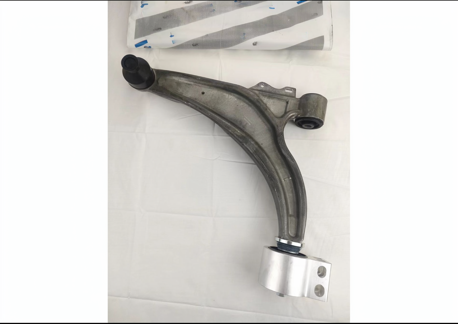 GMQ Auto Parts Control Arm Auto Spare Parts for DAEWOO CRUZE