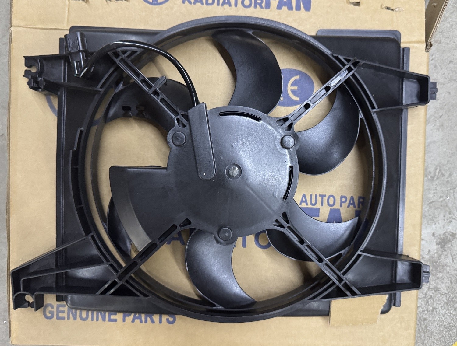 GMQ Auto Parts 97730-2D000 Electric Cooling Fan Auto Spare Parts for Hyundai Kia