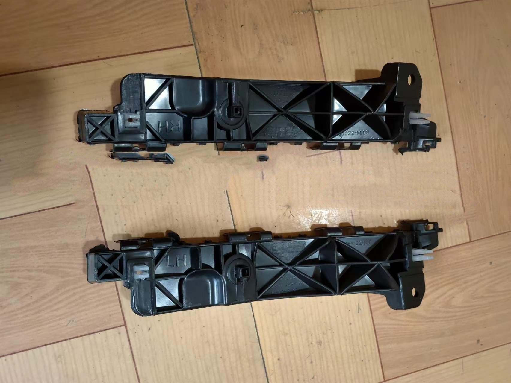 GMQ Auto Parts 86513-14-2S000 Bumper Reinforcement Auto Spare Parts for Hyundai Kia 2009 TUCSON FRONT BUMPER BRACKET