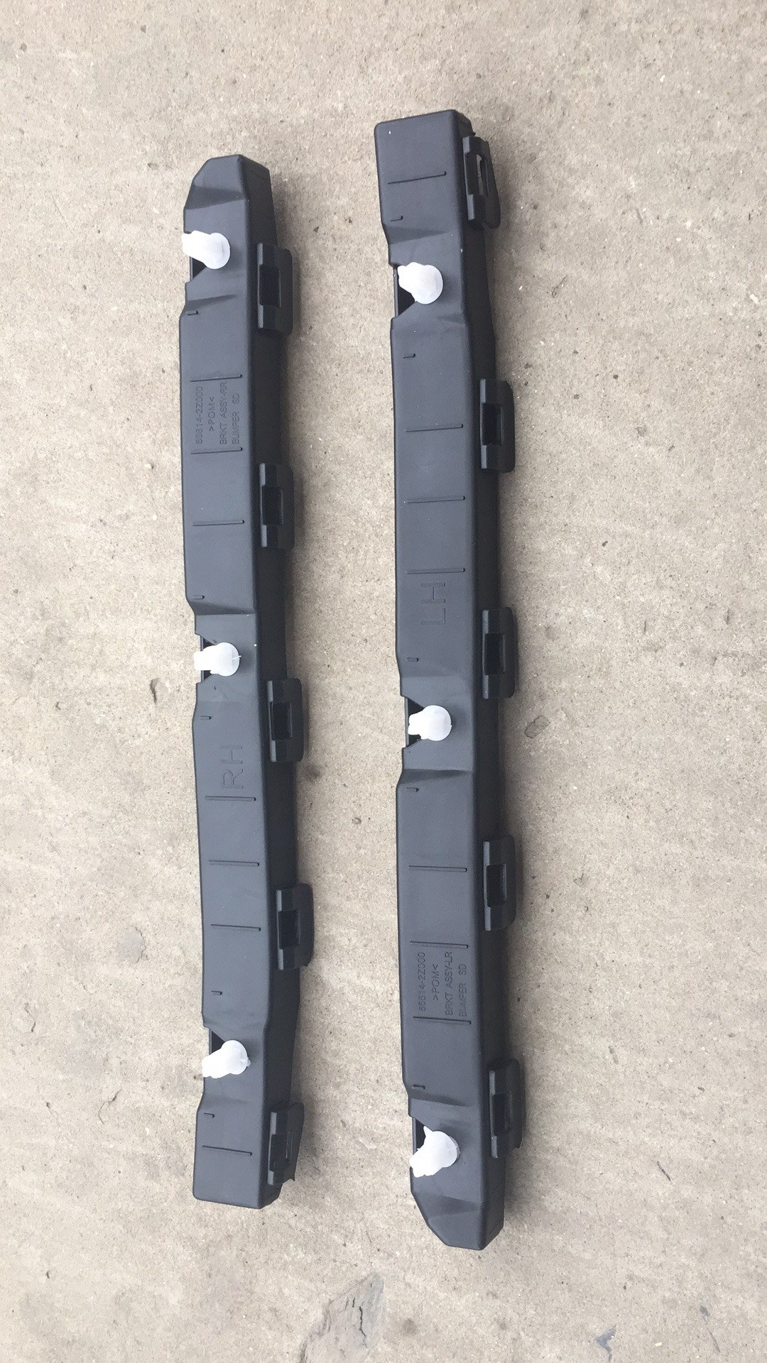 GMQ Auto Parts 86613-14-2S000 Bumper Reinforcement Auto Spare Parts for Hyundai Kia 2009 TUCSON REAR BUMPER BRACKET