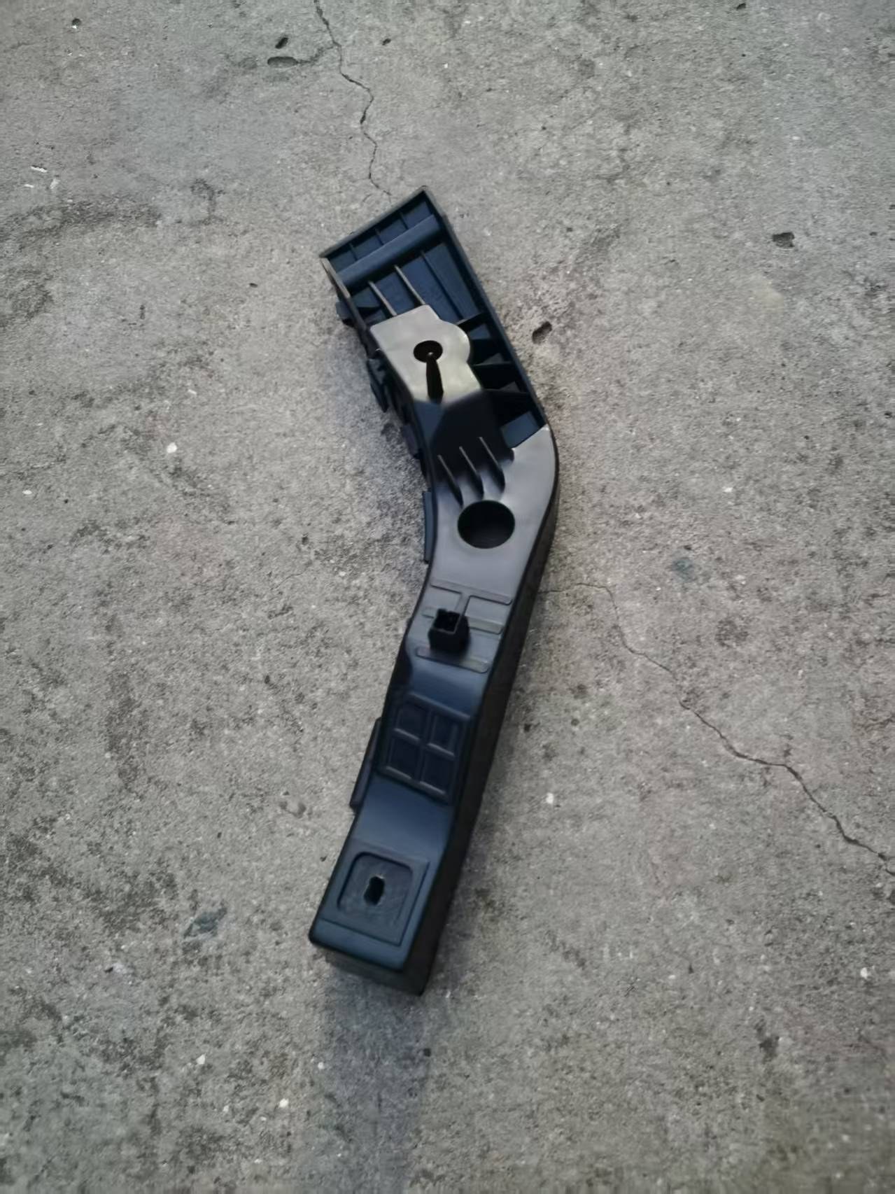 GMQ Auto Parts 86513-4-1Z000 Bumper Reinforcement Auto Spare Parts for Hyundai Kia 2010 I30 REAR BUMPER BRACKET