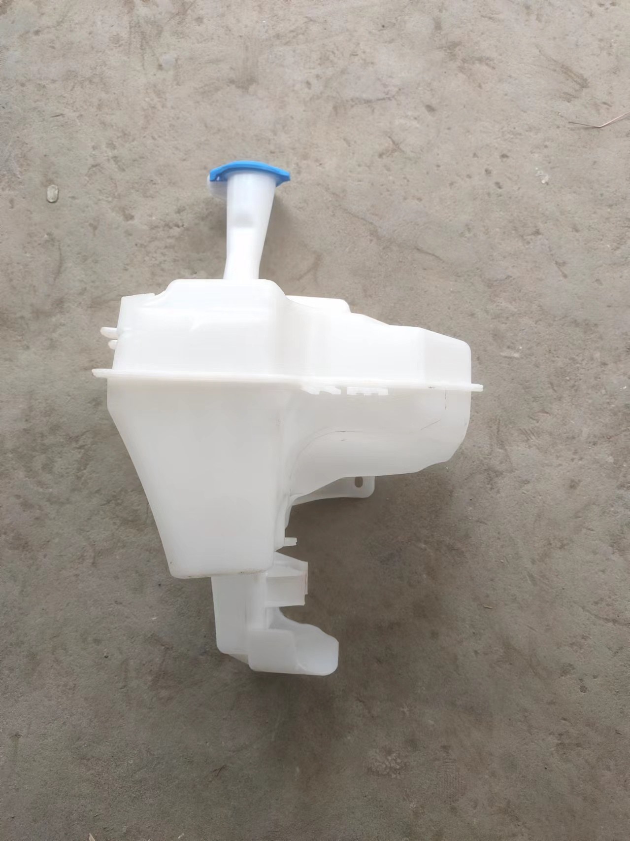 GMQ Auto Parts 98620-4Y200 Bumper Reinforcement Auto Spare Parts for Hyundai Kia 2012 RIO WATER POT