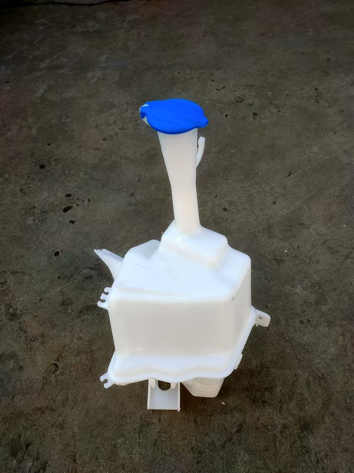 GMQ Auto Parts 98620-M6500 Bumper Reinforcement Auto Spare Parts for Hyundai Kia 2019 CERATO WATER POT