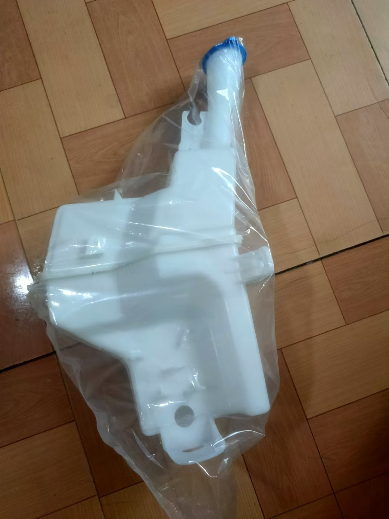 GMQ Auto Parts 98620-D3000 Bumper Reinforcement Auto Spare Parts for Hyundai Kia 2015 TUCSON WATER POT