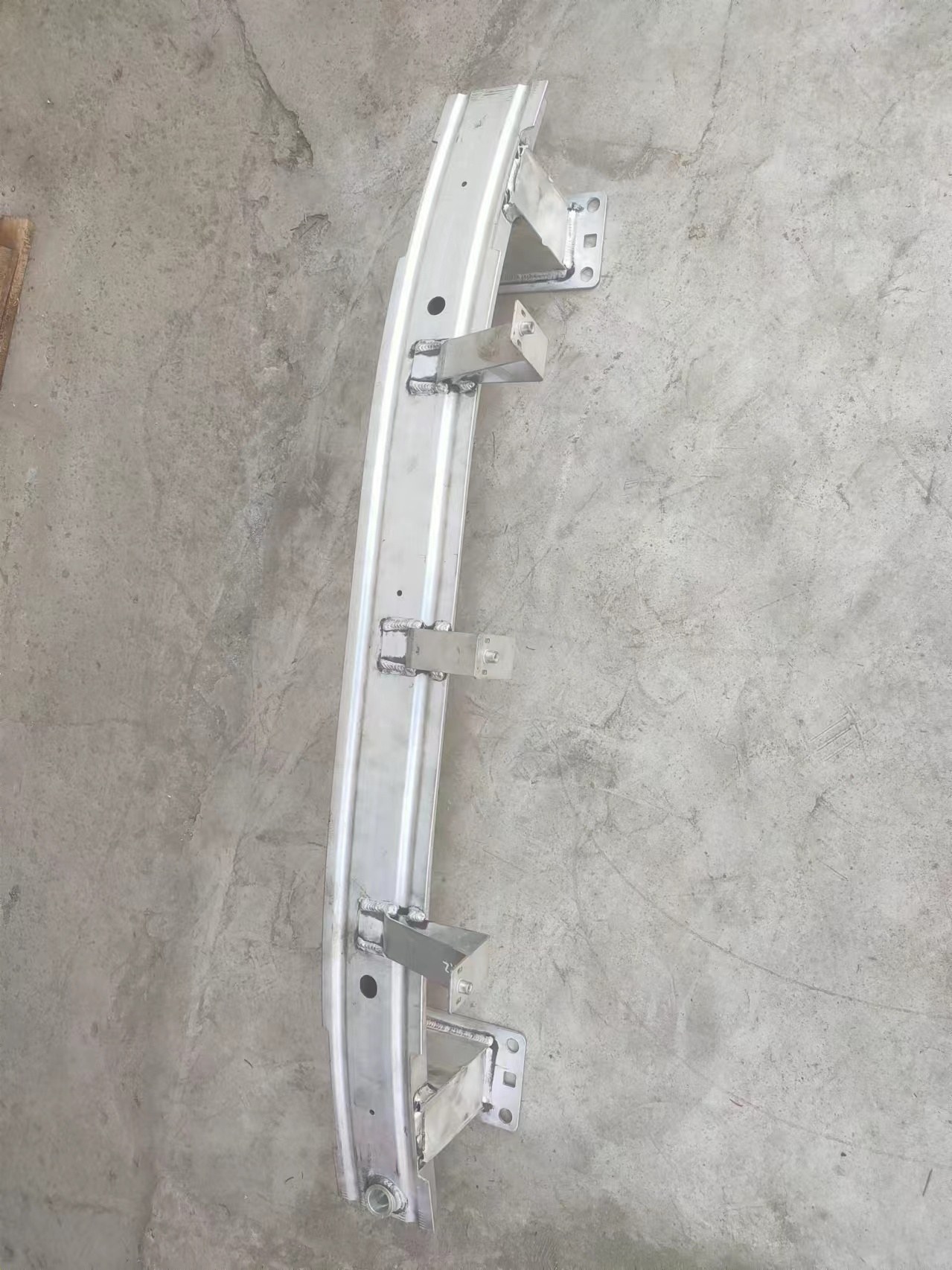 GMQ Auto Parts 2803510 Bumper Reinforcement Auto Spare Parts for Hyundai Kia 2023 Red Flag H5 FRONT
