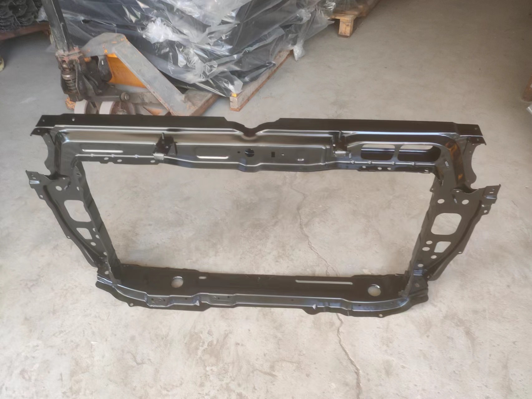 GMQ Auto Parts 64101-H9000 Bumper Reinforcement Auto Spare Parts for Hyundai Kia 2018 RIO WATER TANK