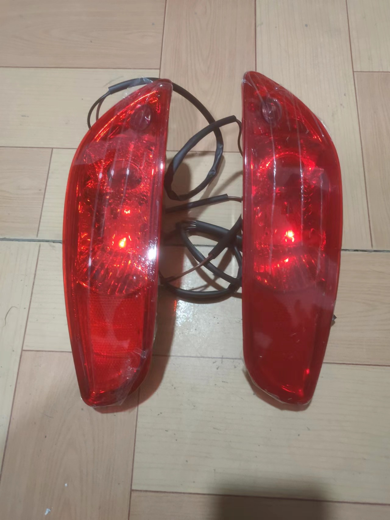 GMQ Auto Parts 92405-6-2B500 Bumper Reinforcement Auto Spare Parts for Hyundai Kia 2010 SANTA.FE REAR BUMPER LAMP