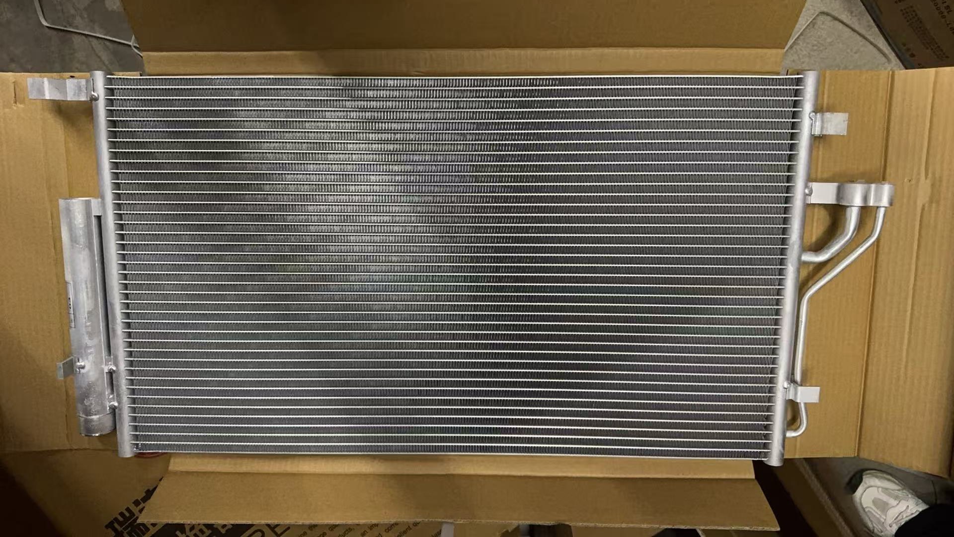 GMQ Auto Parts 97606-2Y500 AC Condenser Auto Spare Parts for Hyundai Kia