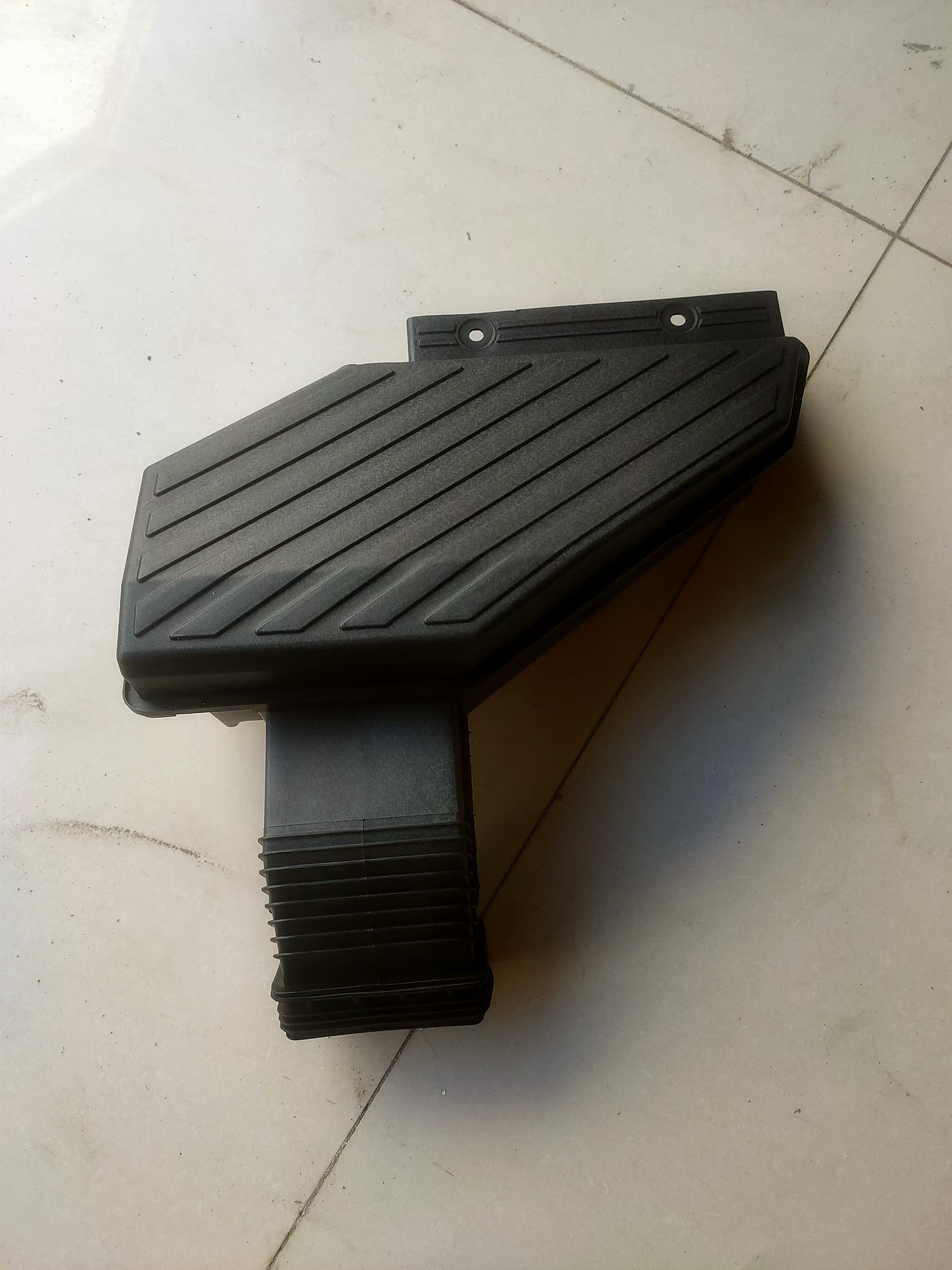 GMQ Auto Parts 28210-D3700 Bumper Reinforcement Auto Spare Parts for Hyundai Kia 2019 TUCSON AIR FIL