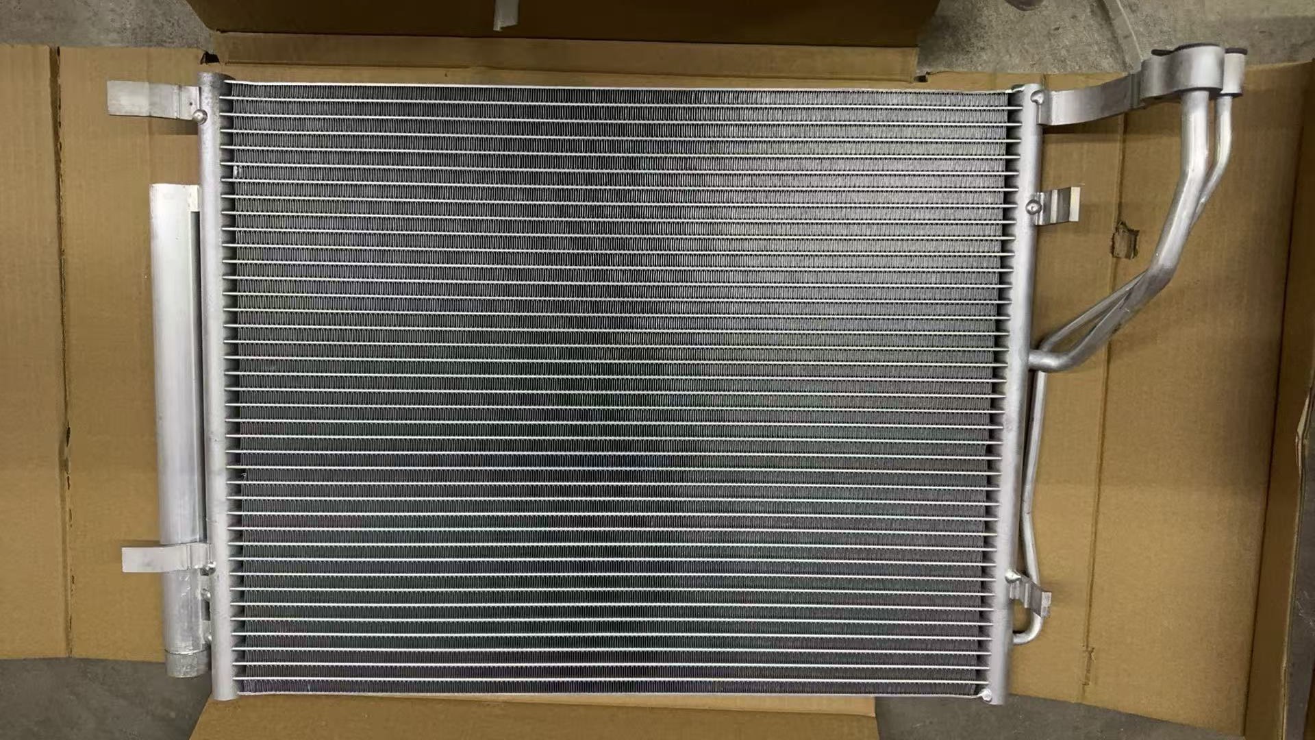 GMQ Auto Parts 97606-C1100 AC Condenser Auto Spare Parts for Hyundai Kia