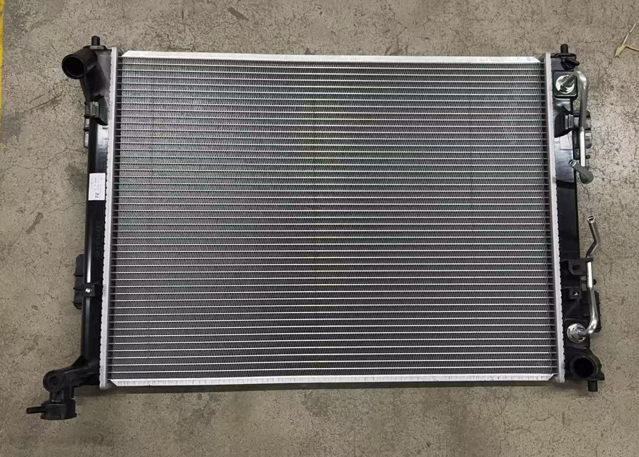 GMQ Auto Parts 25310-B3050 Radiator Auto Spare Parts for Hyundai Kia